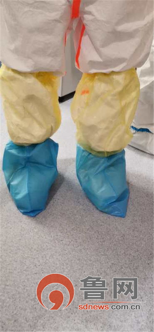 临危受命 青岛三元色服装公司为前线医护人员研发防护靴套